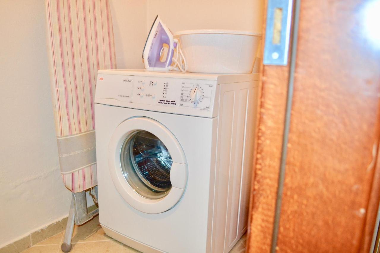 Giorgos Large Size Apartments -Family Friendly With Free Parking And Yard Views 이라클리온 외부 사진