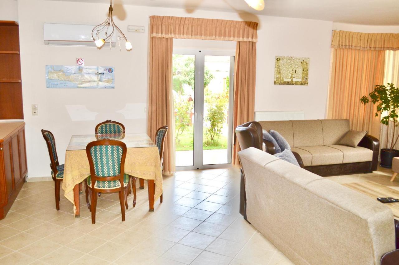 Giorgos Large Size Apartments -Family Friendly With Free Parking And Yard Views 이라클리온 외부 사진
