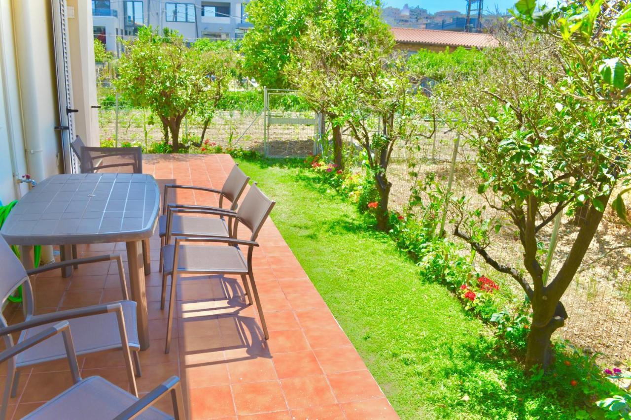Giorgos Large Size Apartments -Family Friendly With Free Parking And Yard Views 이라클리온 외부 사진